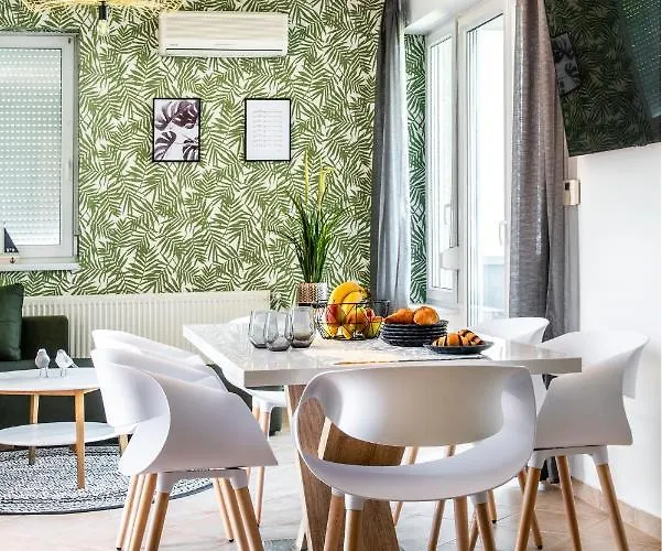 Balaton Lakeside שיופוק