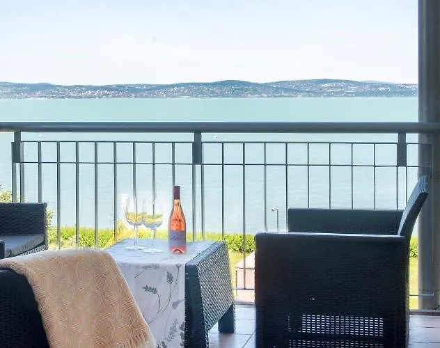 Balaton Lakeside * שיופוק