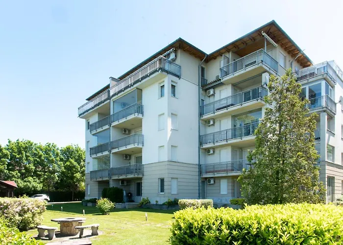 Balaton Lakeside דירה שיופוק
